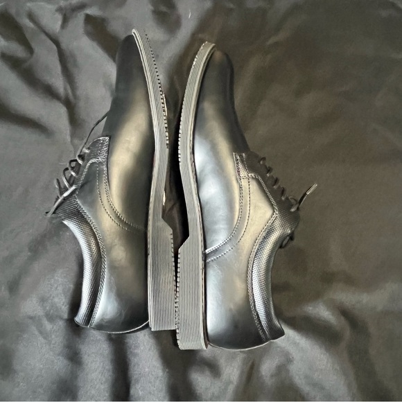 Steve Madden Black Oxford Shoes Sleek Leather Design - Picture 2 of 6